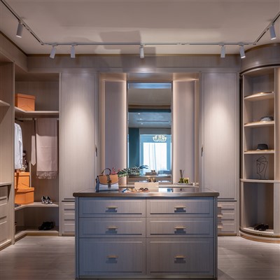 Taug kev hauv Closet Racks